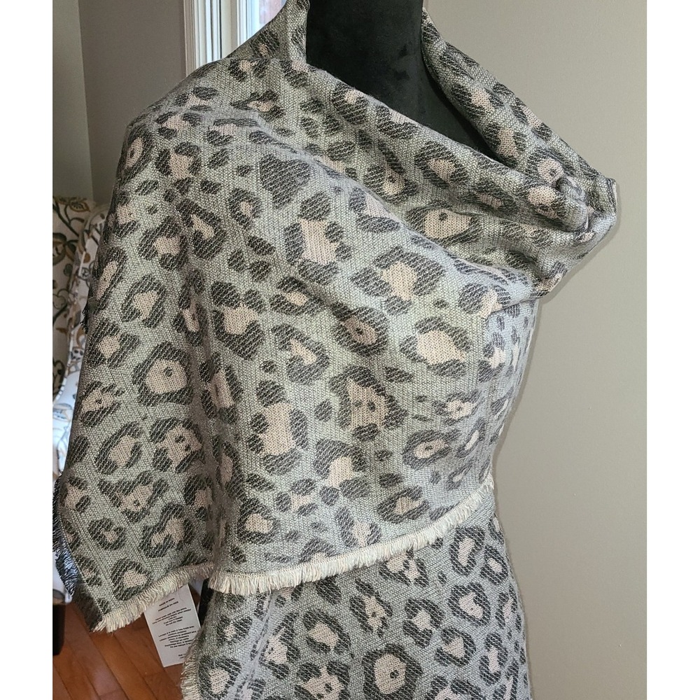 Stella & Dot Women Leopard Print Gray Pink Scarf Wrap One Size 24"X74" Soft Chic